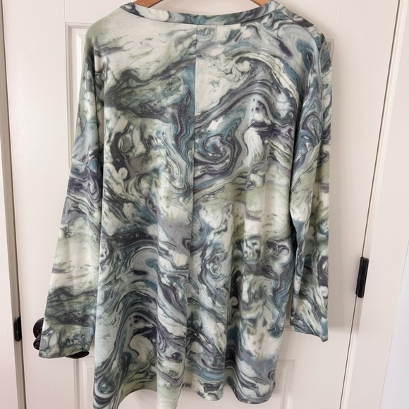 Zenana Marble Print V-Neck Long Sleeve Top – Size L - Picture 5 of 7